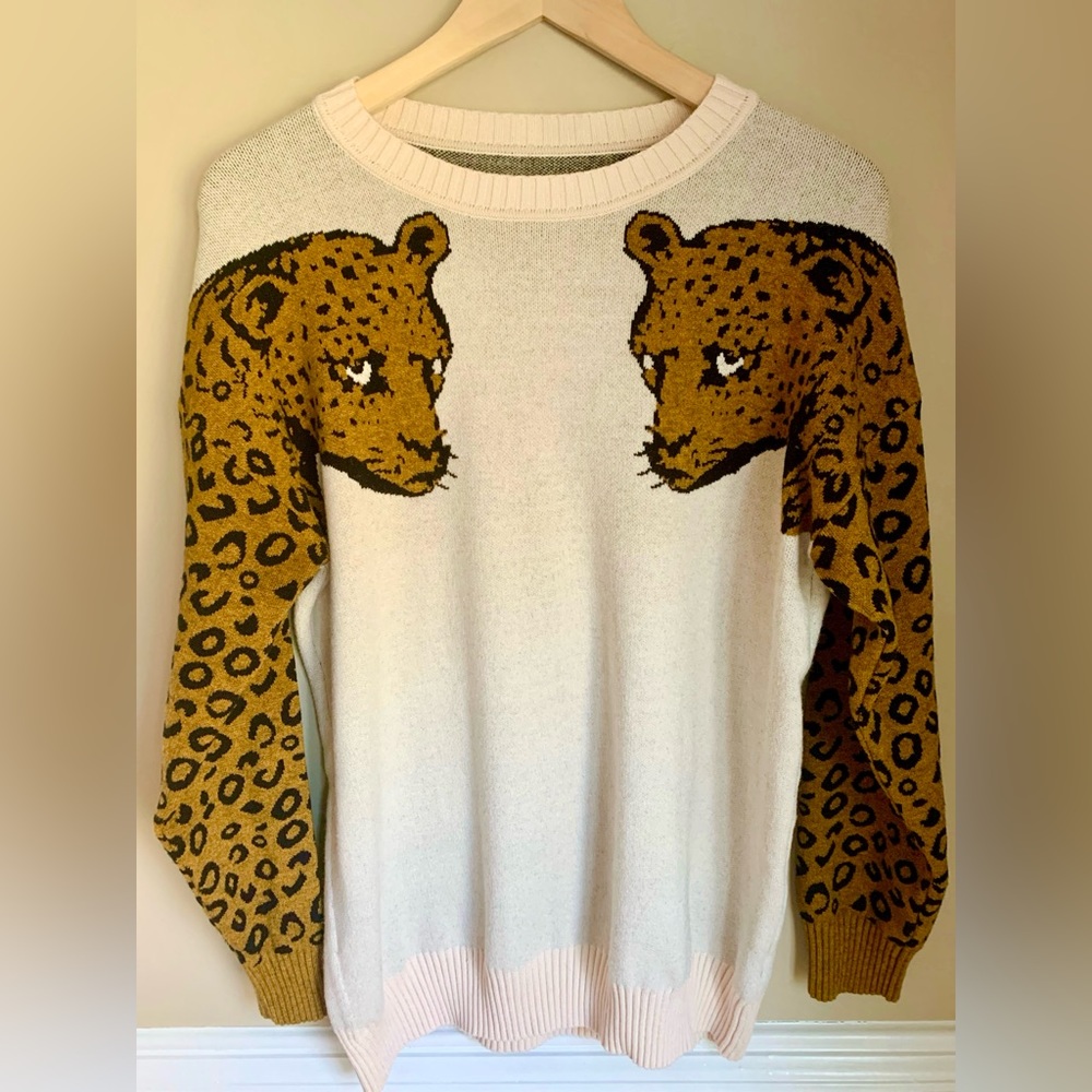 Crewneck Twin Leopard Sweater. EUC. Medium. No Brand. Cream, Brown & Black.